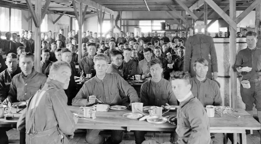 World War 1 soldiers at training camp mess hall. Crowded conditions hastened the Spanish flu spread.