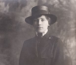 an image of an army nurse in WWI, a protagonist in author Dee Andrews' historical novel The Fevered World